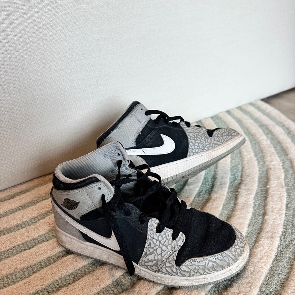 Nike Air Jordan High Black and Gray Patterned High-Tops
